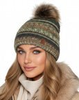 Baesics Bommelmütze Olive – Strickmütze mit Wolle, Kunstfell-Bommel & Fleecefutter
