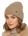 Baesics Wintermütze mit Herz Taupe Leo – Unisex Beanie aus weichem Strick