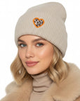 Baesics Wintermütze mit Herz Creme Leo – Unisex Beanie aus weichem Strick