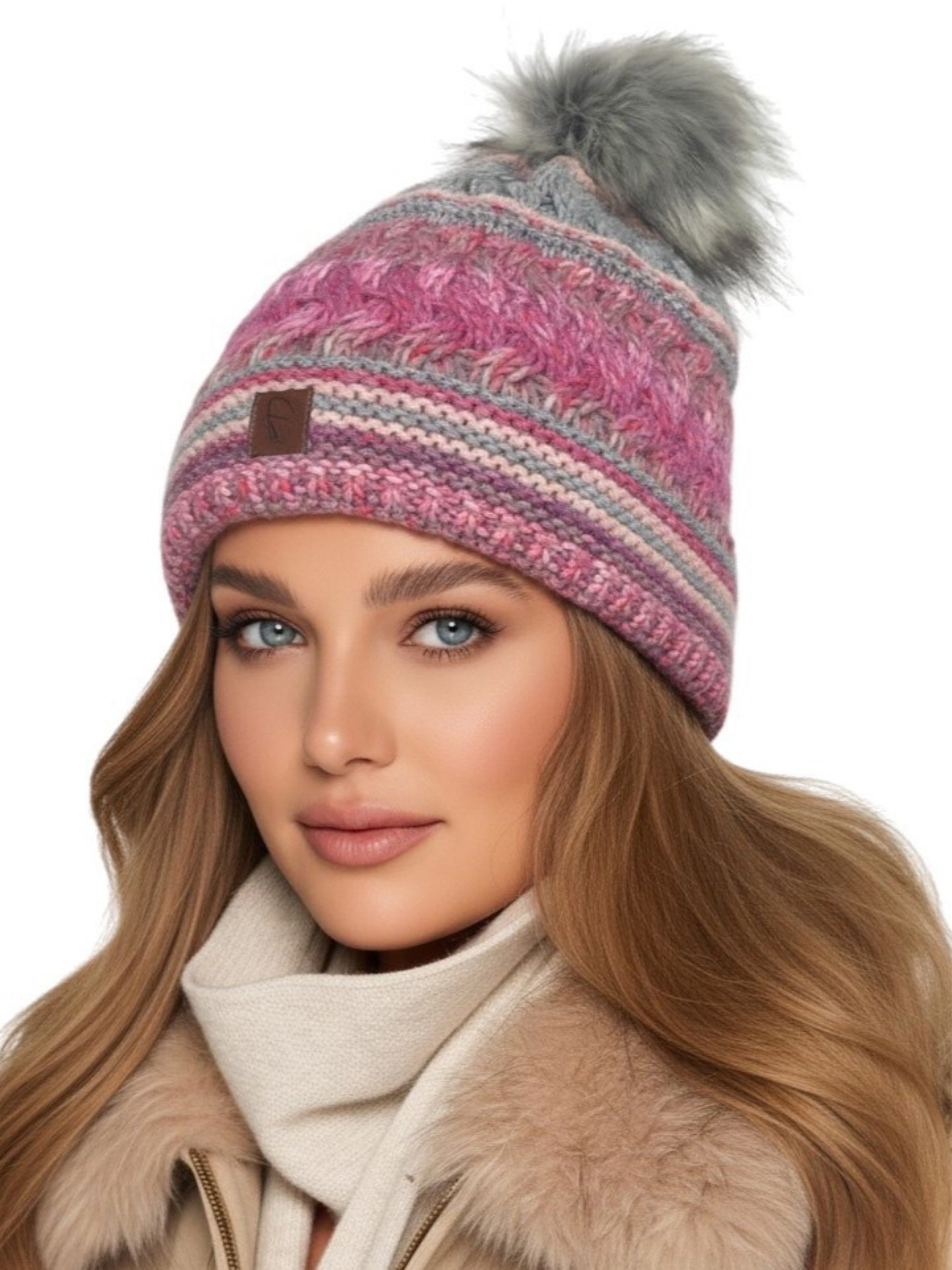 Baesics Bommelmütze Pink – Strickmütze mit Wolle, Kunstfell-Bommel &amp; Fleecefutter