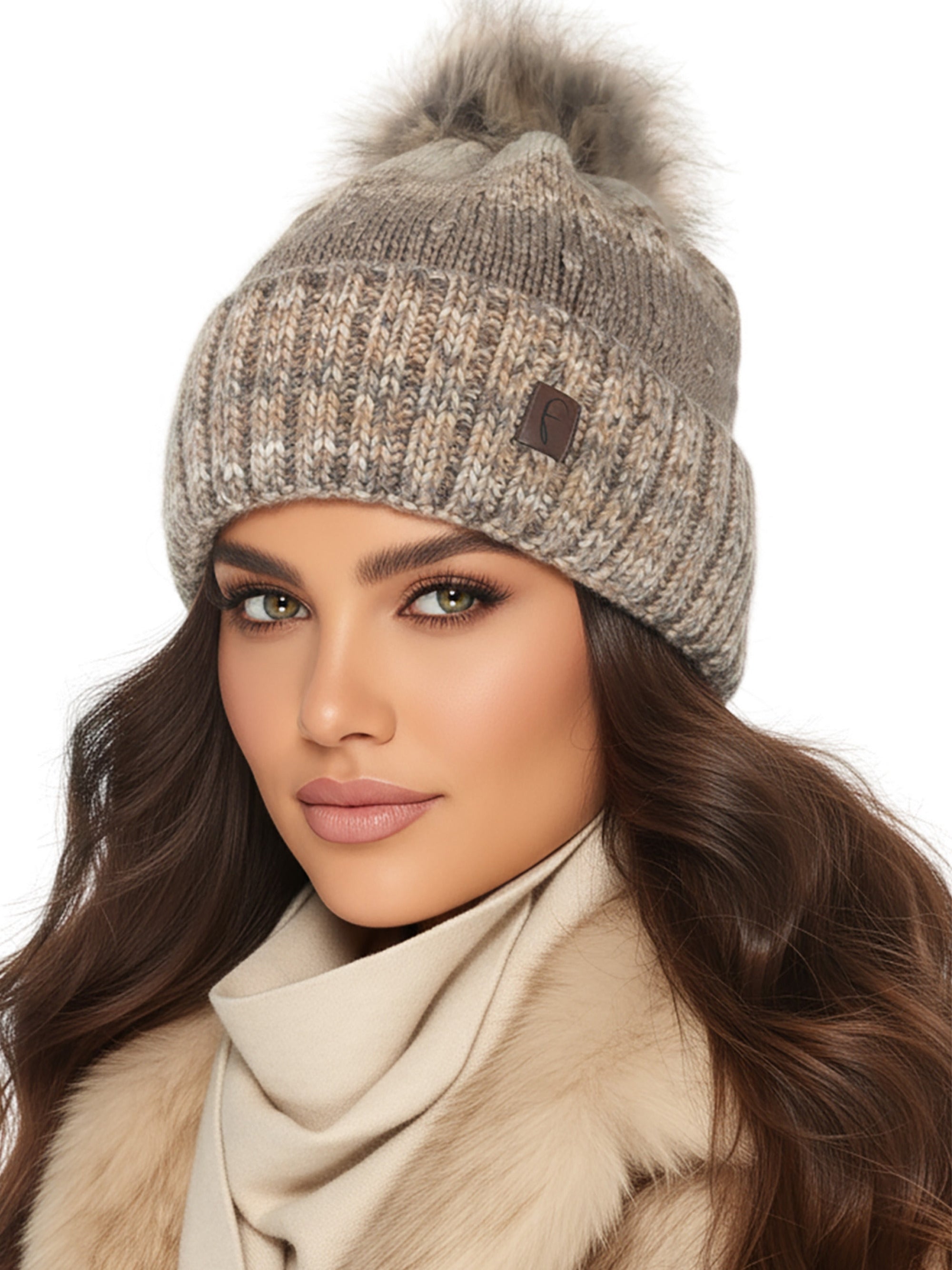 Baesics Bommelmütze Taupe – Wintermütze Bunt mit Wolle, Kunstfell-Pompon &amp; Fleecefutter