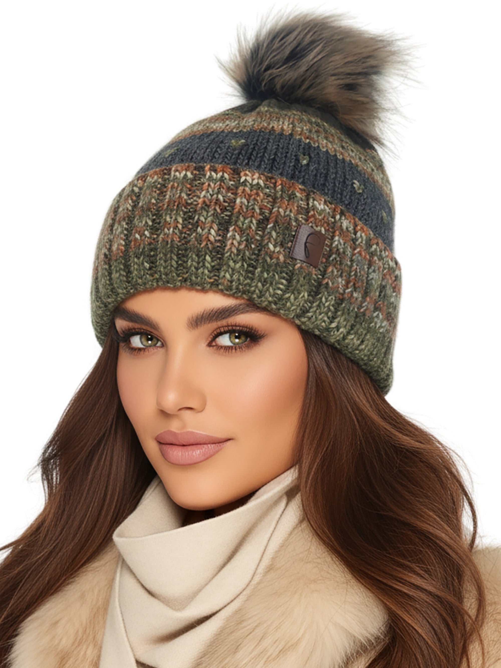 Baesics Bommelmütze Khaki – Wintermütze Bunt mit Wolle, Kunstfell-Pompon &amp; Fleecefutter
