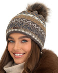 Baesics Bommelmütze Taupe – Wintermütze mit Muster (Wollmix), Kunstfell-Bommel & Fleecefutter