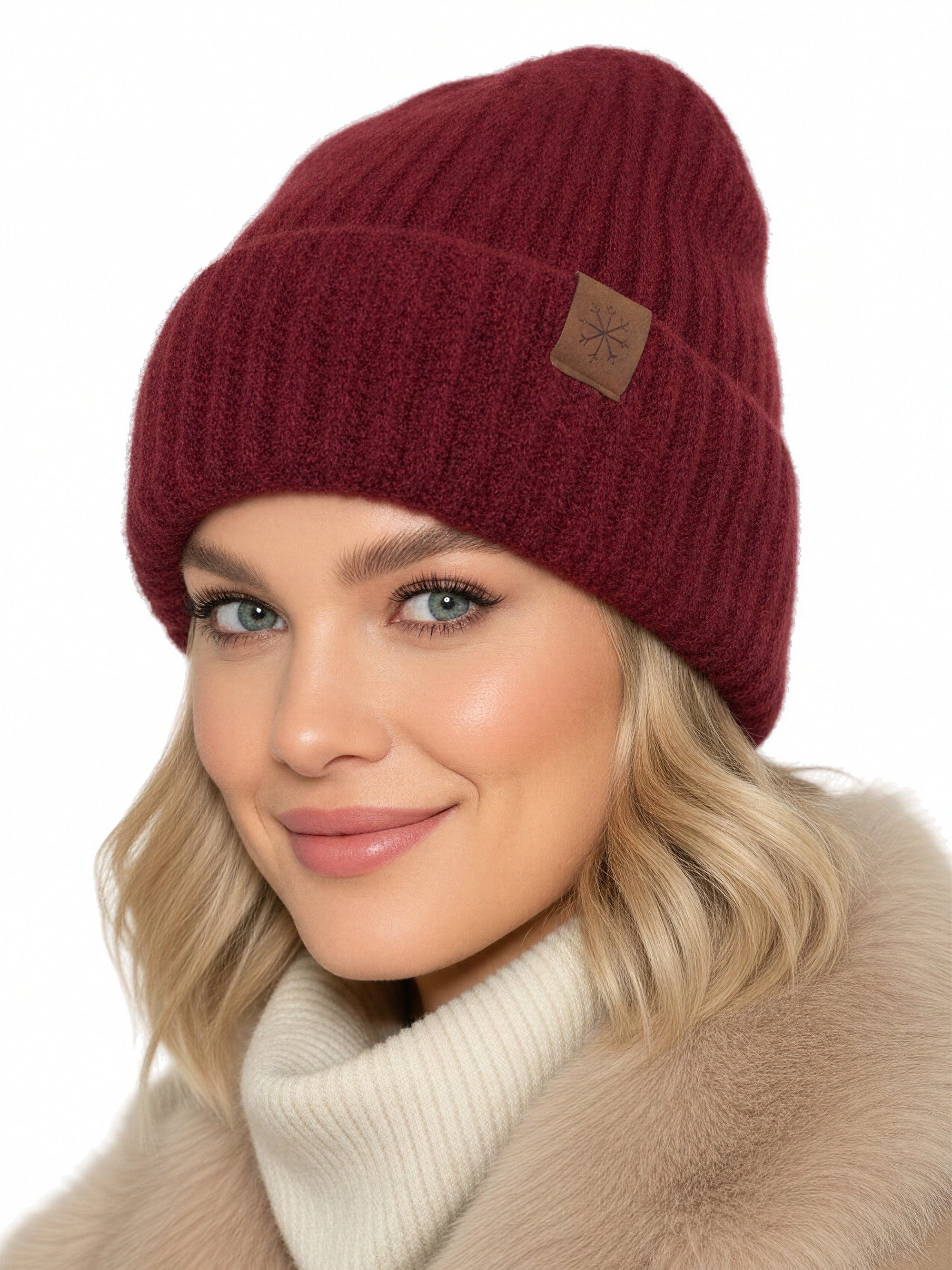 Baesics Wintermütze Schneeflocke Bordeaux – Beanie mit Fleecefutter &amp; Schneekristall-Patch