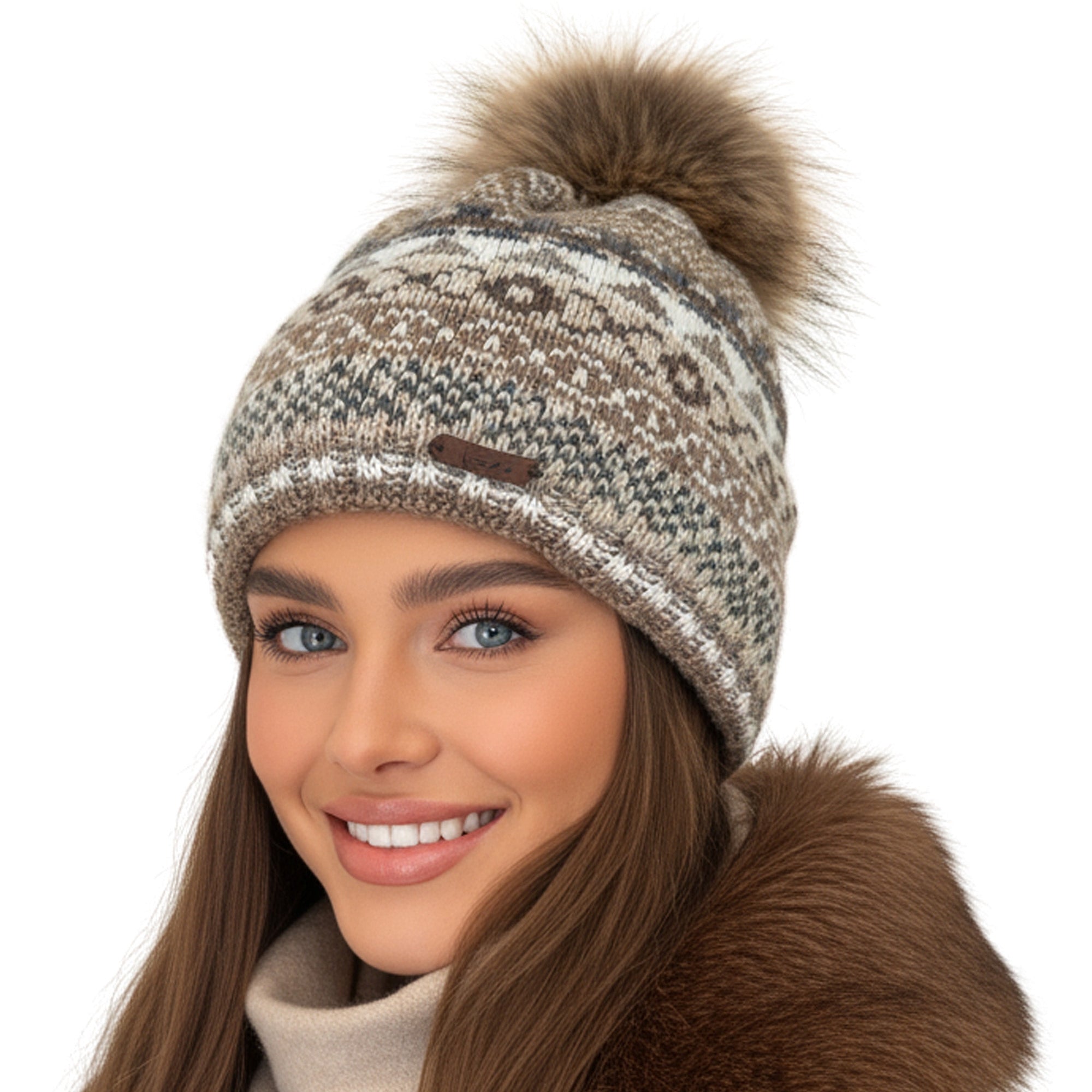Baesics Bommelmütze Creme – Wintermütze mit Muster (Wollmix), Kunstfell-Bommel & Fleecefutter