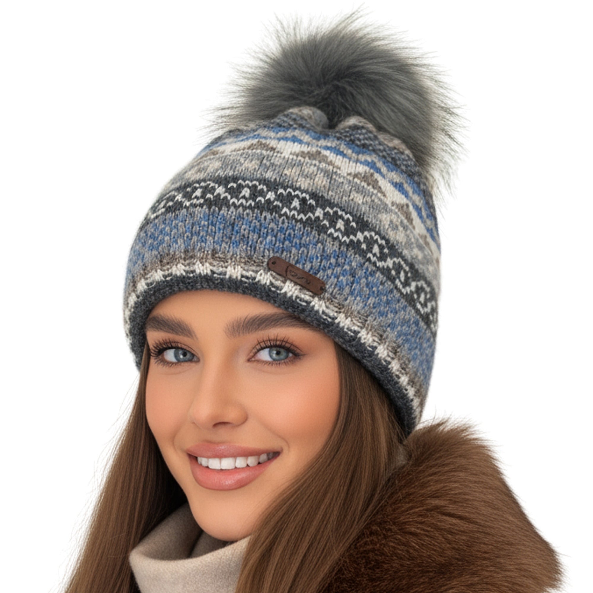 Baesics Bommelmütze Grau – Wintermütze mit Muster (Wollmix), Kunstfell-Bommel &amp; Fleecefutter