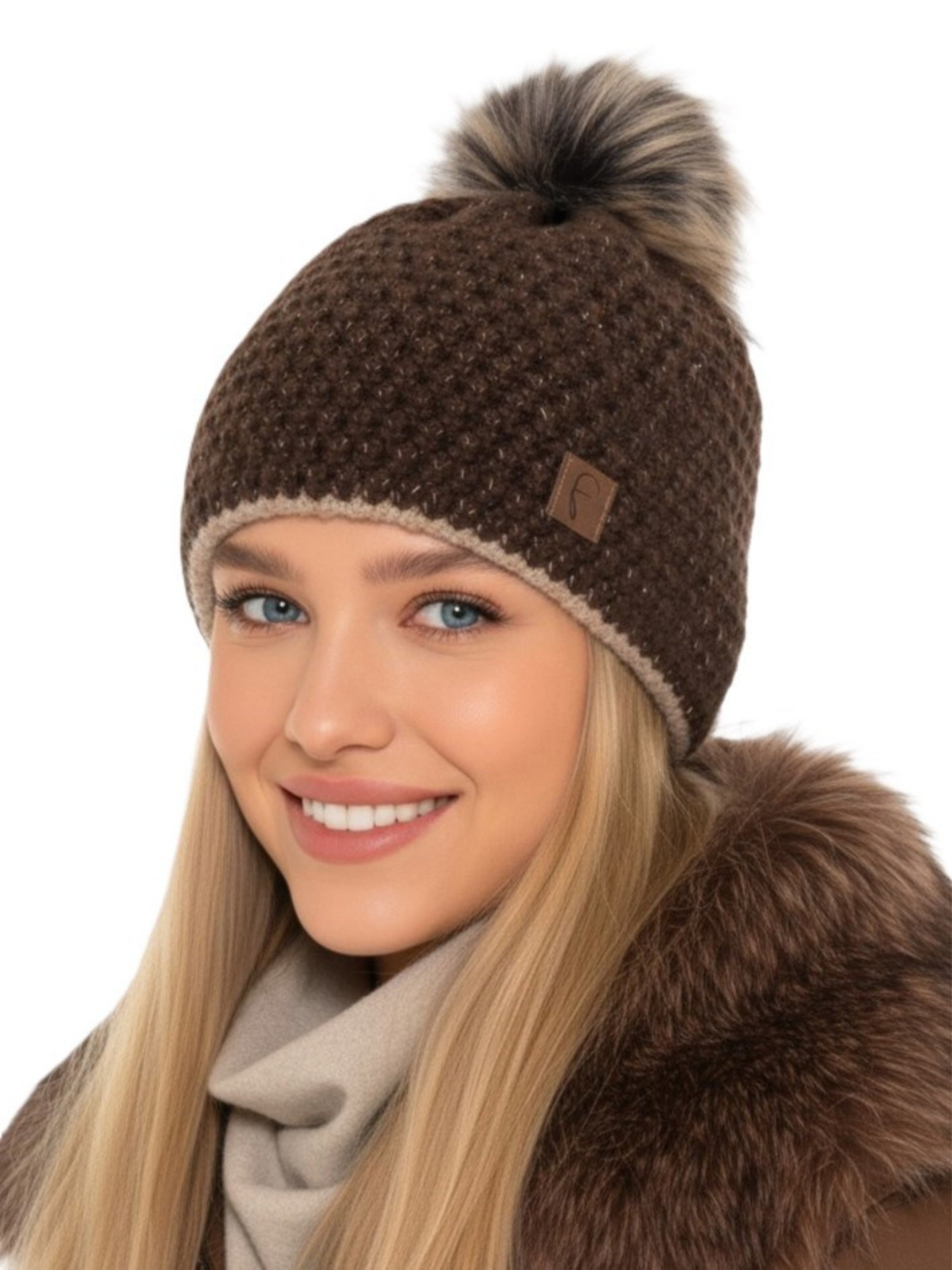 Baesics Strickmütze Glitzer Braun – Wintermütze mit Fleecefutter &amp; Kunstfell-Pompon