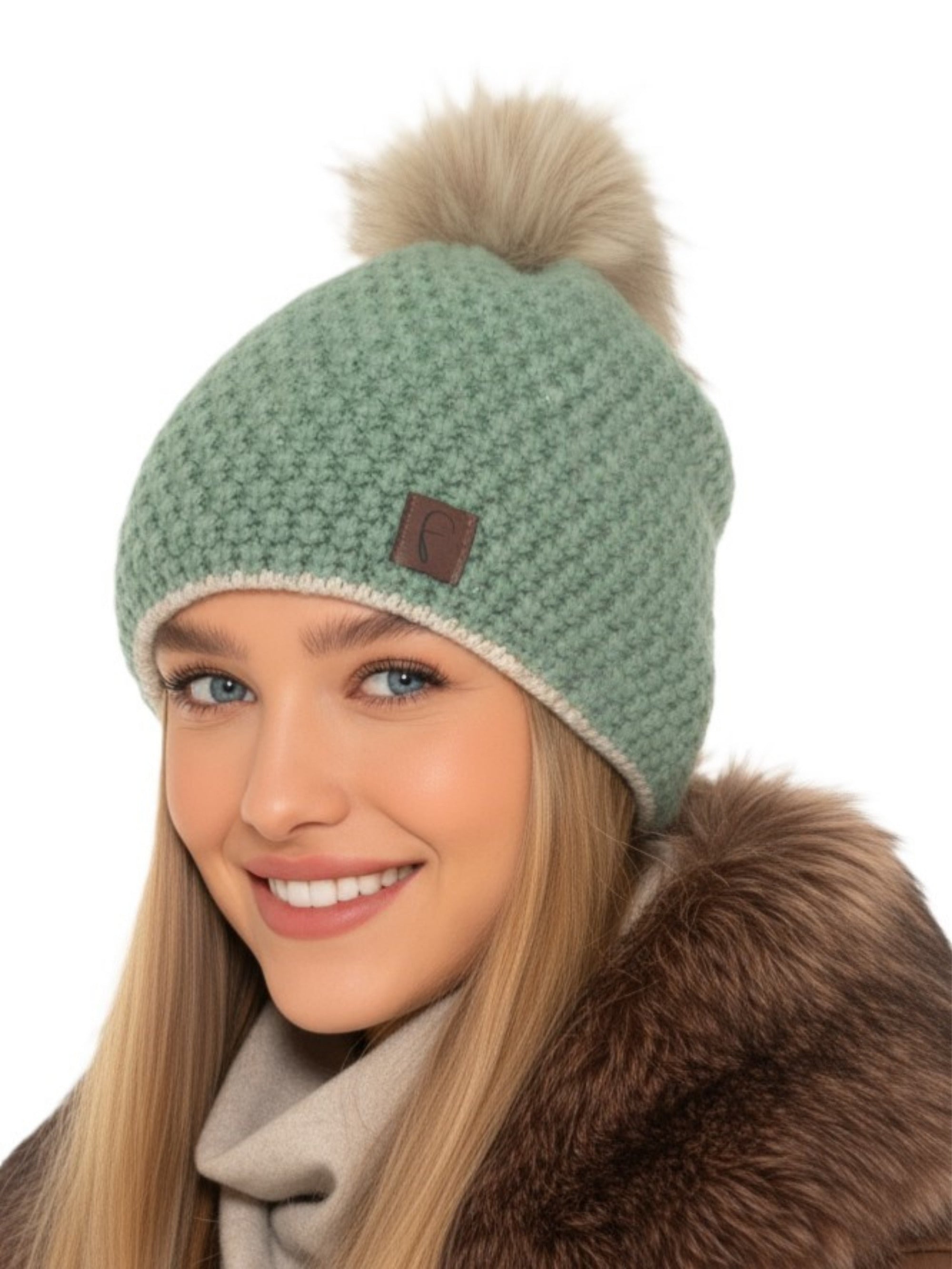 Baesics Strickmütze Glitzer Mint – Wintermütze mit Fleecefutter &amp; Kunstfell-Pompon
