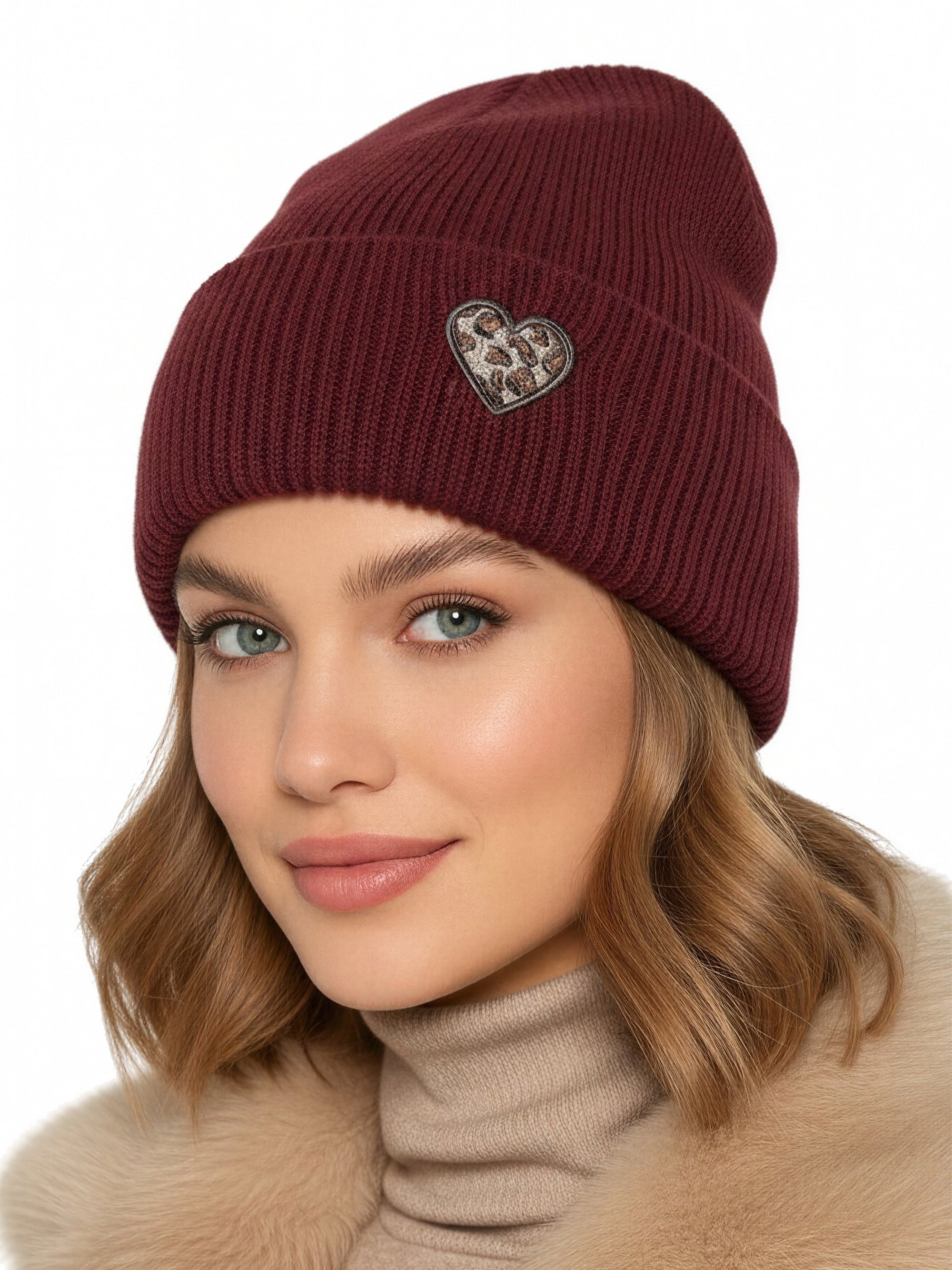 Baesics Wintermütze mit Herz Bordeaux Leo – Unisex Beanie aus weichem Strick