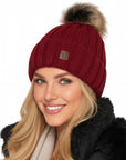 Baesics Bommelmütze Bordeaux – Strickmütze mit Kunstfell-Bommel & Fleecefutter