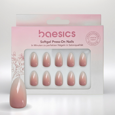 Baesics Verpackung mit zehn Babyboomer Nägeln im rosé Nude Verlauf in Mandelform, plus einzelner Nagel davor.