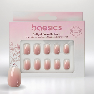Baesics Verpackung mit den Babyboomer Square Soft-Gel-Nägeln in milchigem Nude, eckige kurze Form mit weichem Verlauf