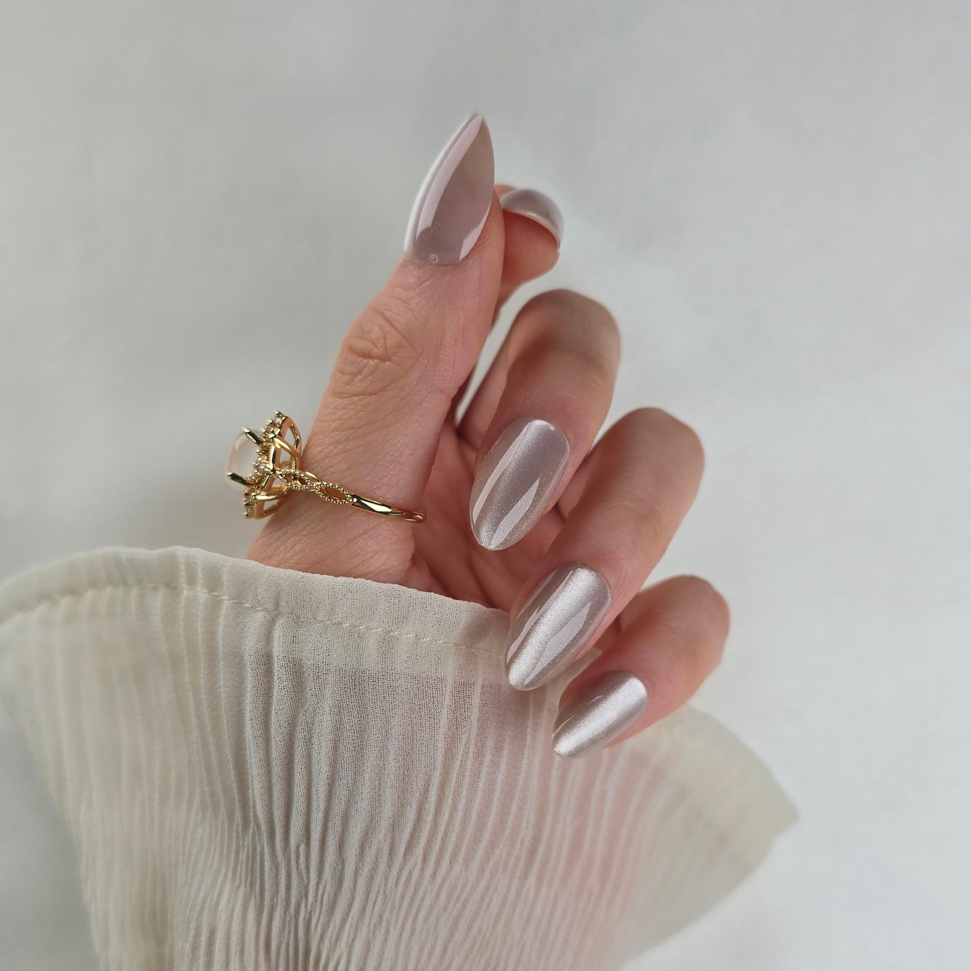 Rosa Cat Eye Almond Softgel Press-On Nails