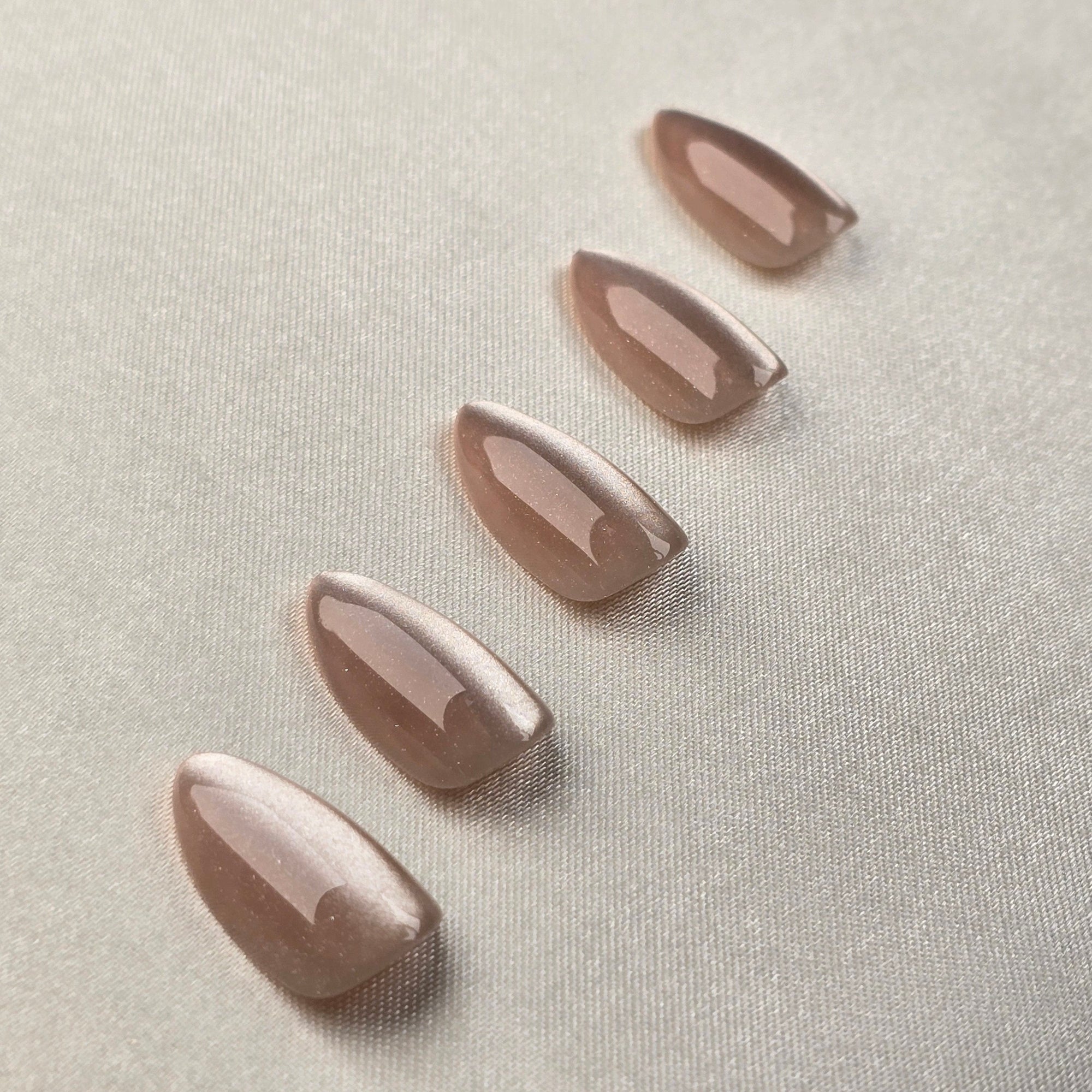 Rosa Cat Eye Almond Softgel Press-On Nails