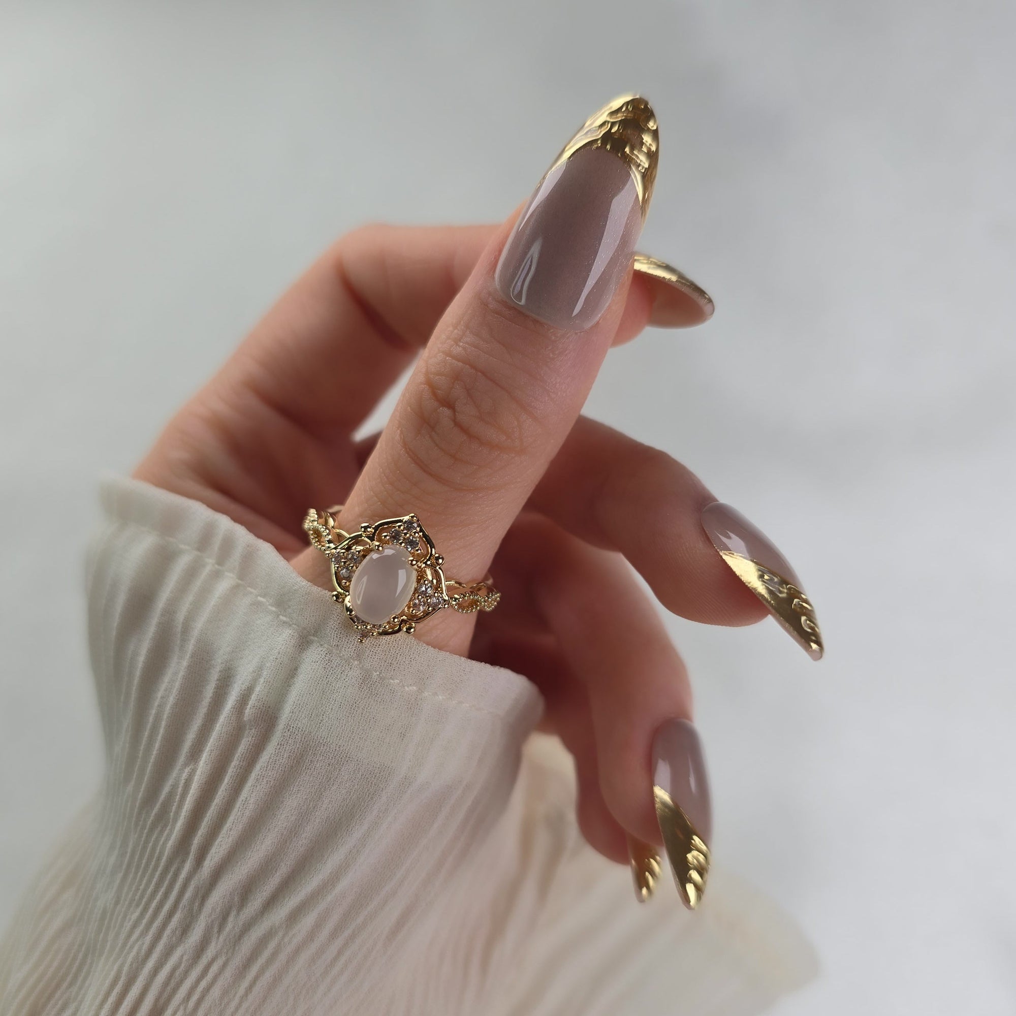 Goldkrone Cat Eye Almond Softgel Press-On Nails
