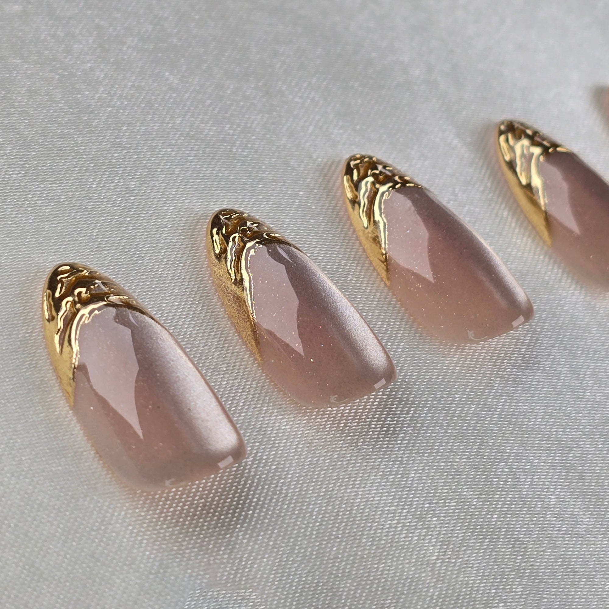 Goldkrone Cat Eye Almond Softgel Press-On Nails