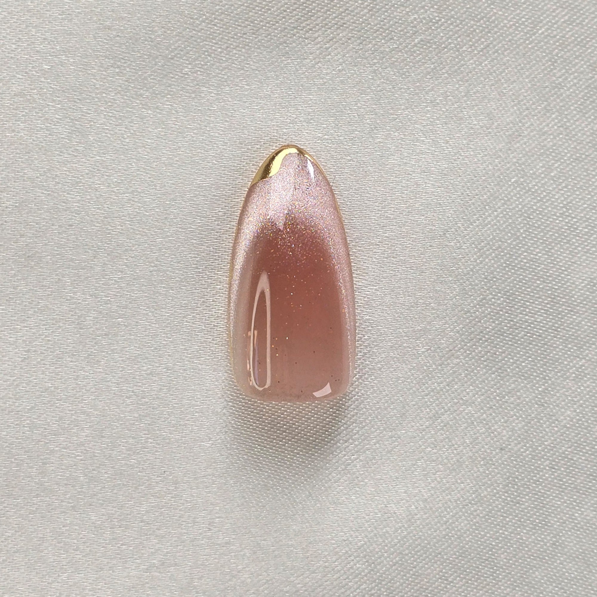 Glanzstück Cat Eye Almond Softgel Press-On Nails