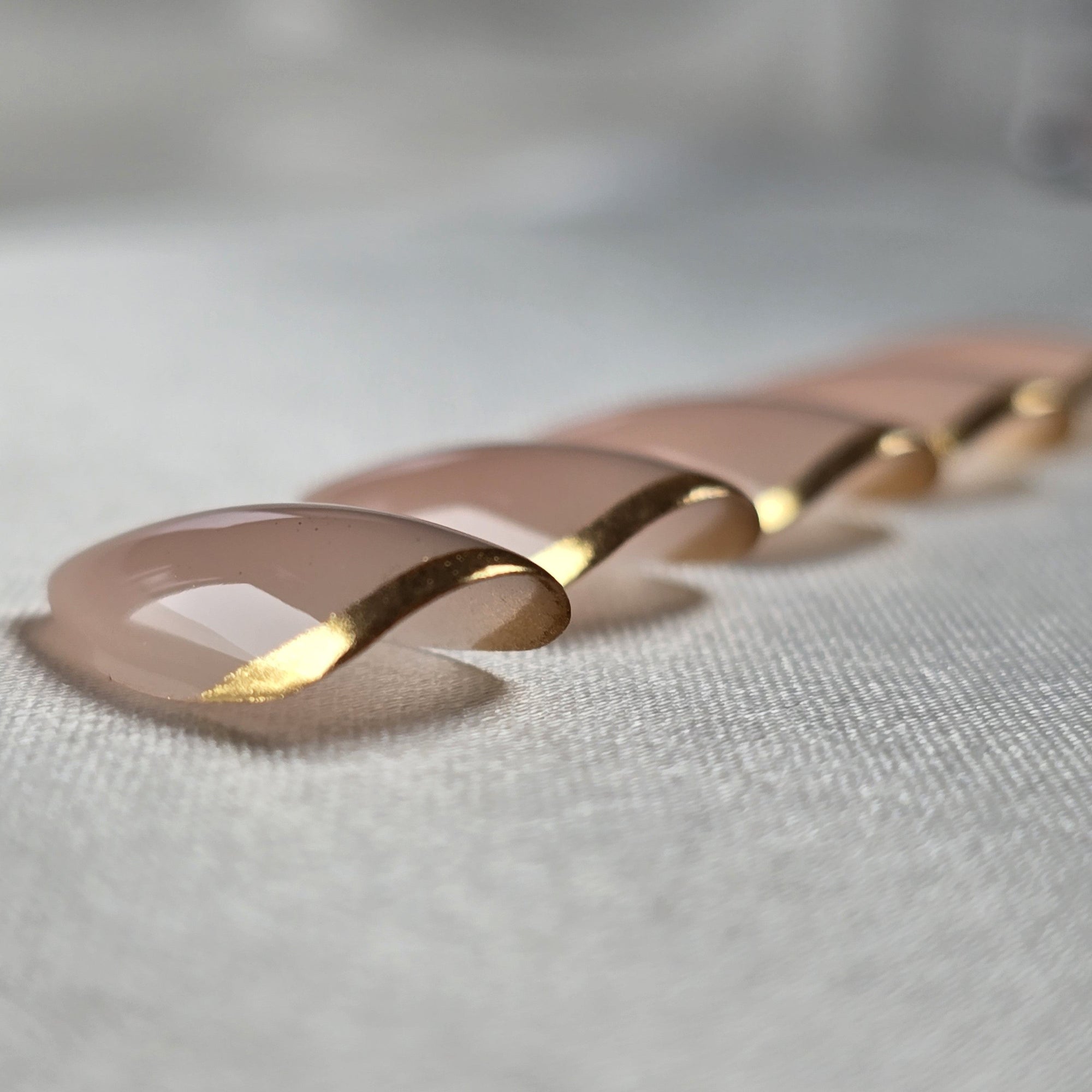 Mondgold Almond Softgel Press-On Nails
