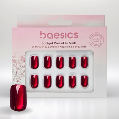 Baesics Verpackung mit rubinroten Cat-Eye-Nägeln in eckiger Form und einem einzelnen Nagel davor.
