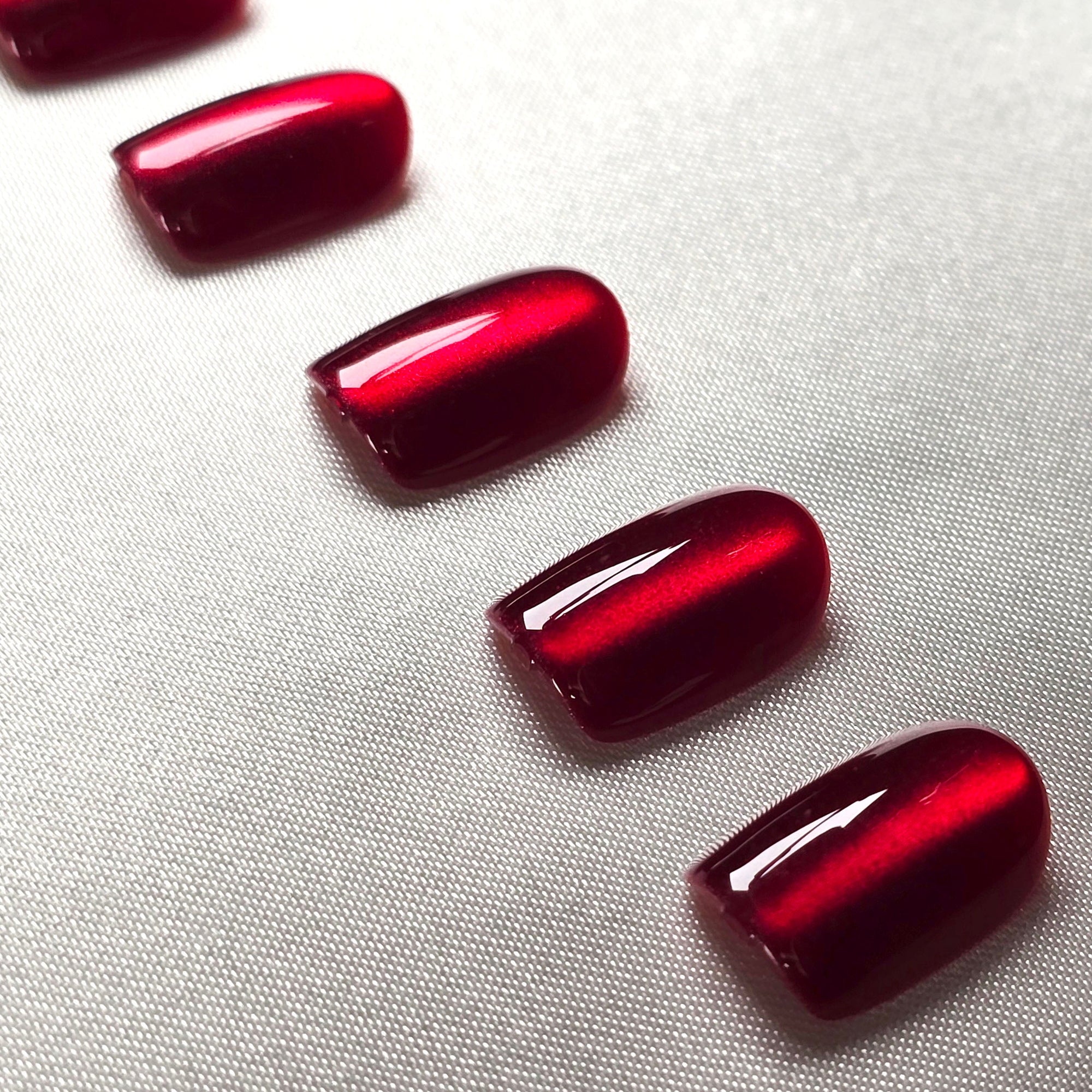 Rubin Cat Eye Square Softgel Press-On Nails