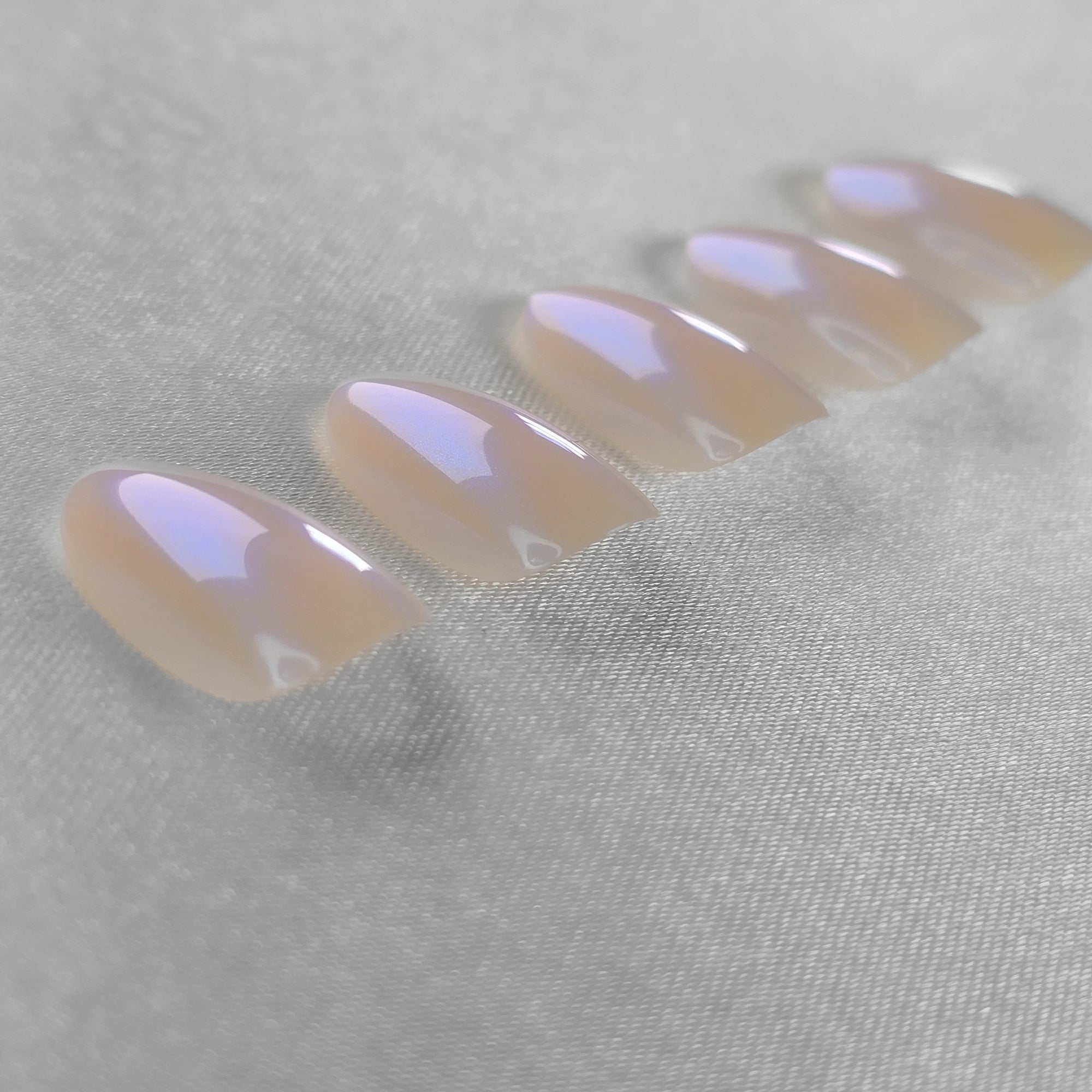 Perlmutt Oval Softgel Press-On Nails