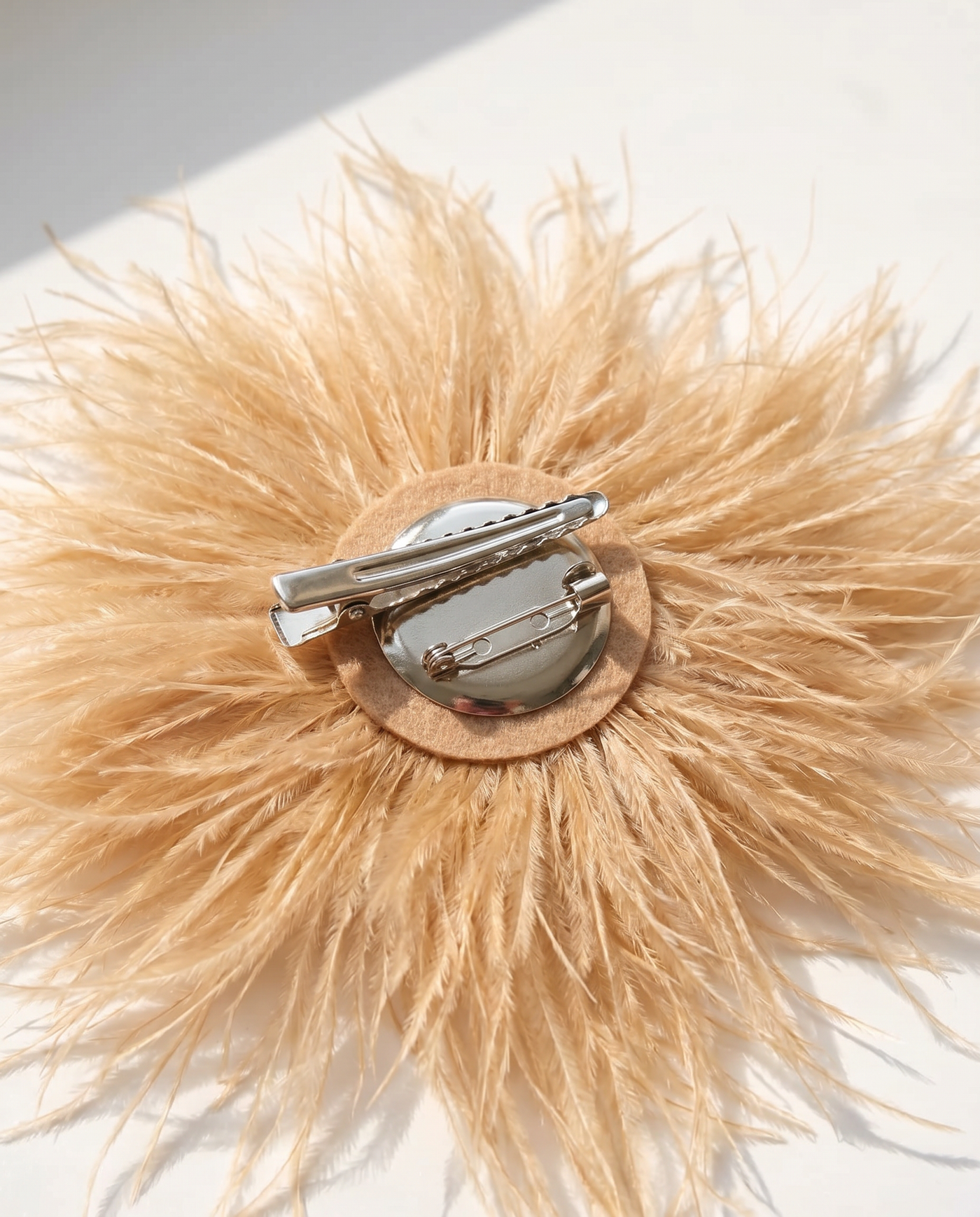 Brosche und Haarclip in einem